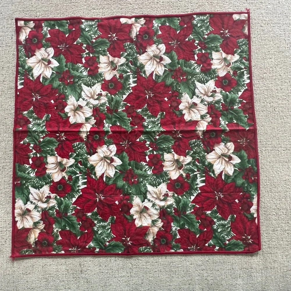 Vintage Christmas Poinsettia Cloth Napkins Set of 4 Red Green Floral Holiday 17
